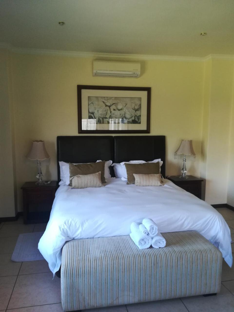 Moon And Sixpence Garden Guest House Muldersdrift Quarto foto